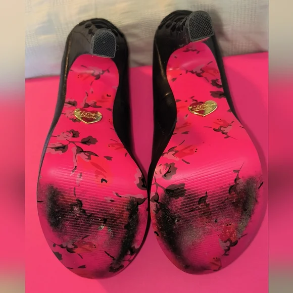 Betsy Johnson 'Sita' Pump Black Leather 6.5 M - Picture 4 of 8